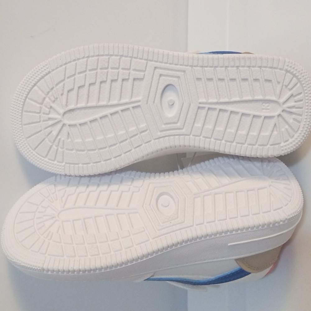 U.S. SPORT BOYS LOW TOP WHITE SNEAKERS WITH RED TAN AND BLUE ACCENTS SIZE 13 NWT - Picture 7 of 8